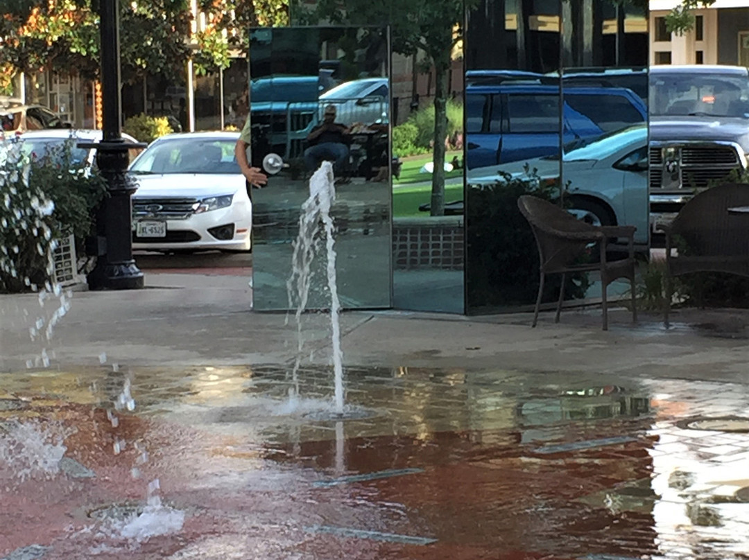 Glass Restrooms-Sulphur Springs必去景点