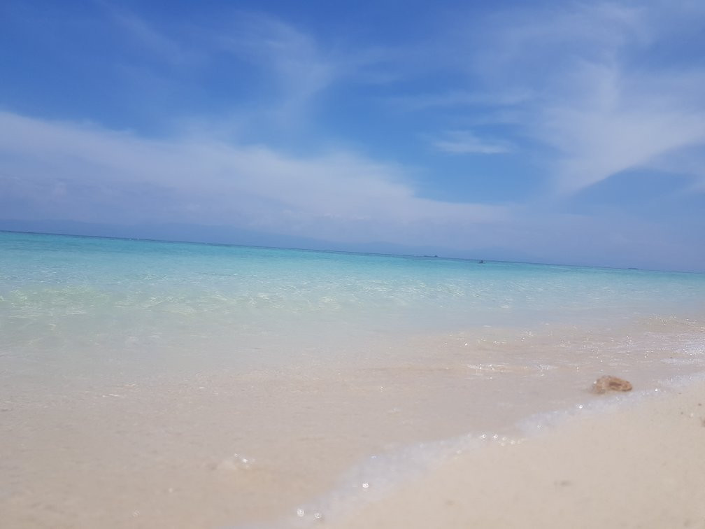 Lambug Public Beach景点图片