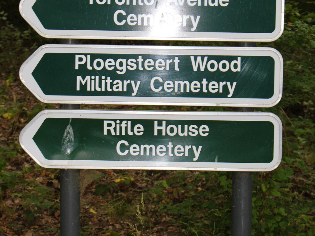 Toronto Avenue Cemetery景点图片