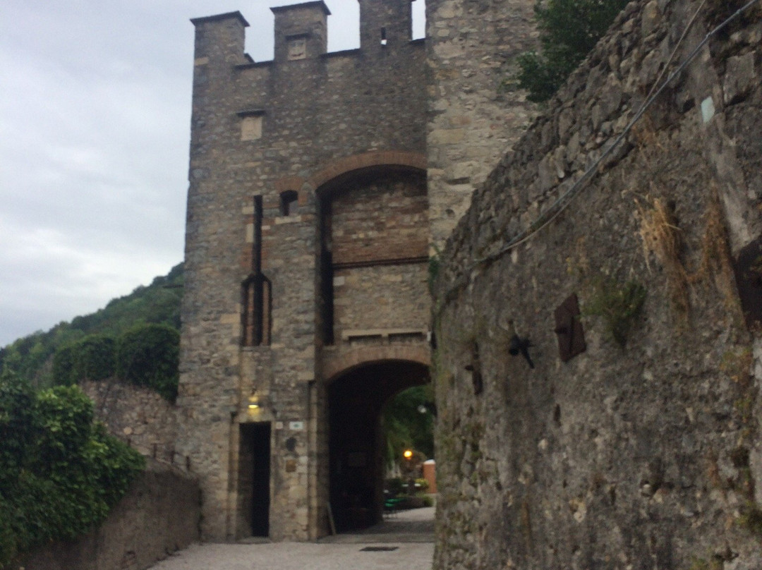 Castrum di Serravalle主图