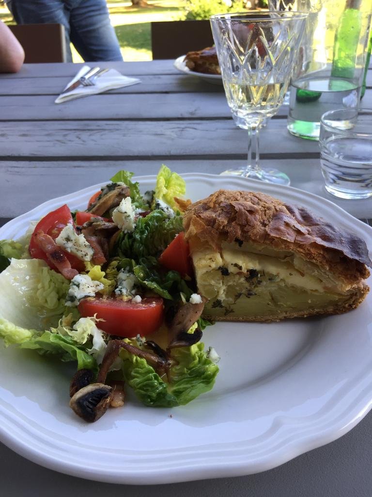 La Maison Du Cerf Le Poiray Urciers-餐饮