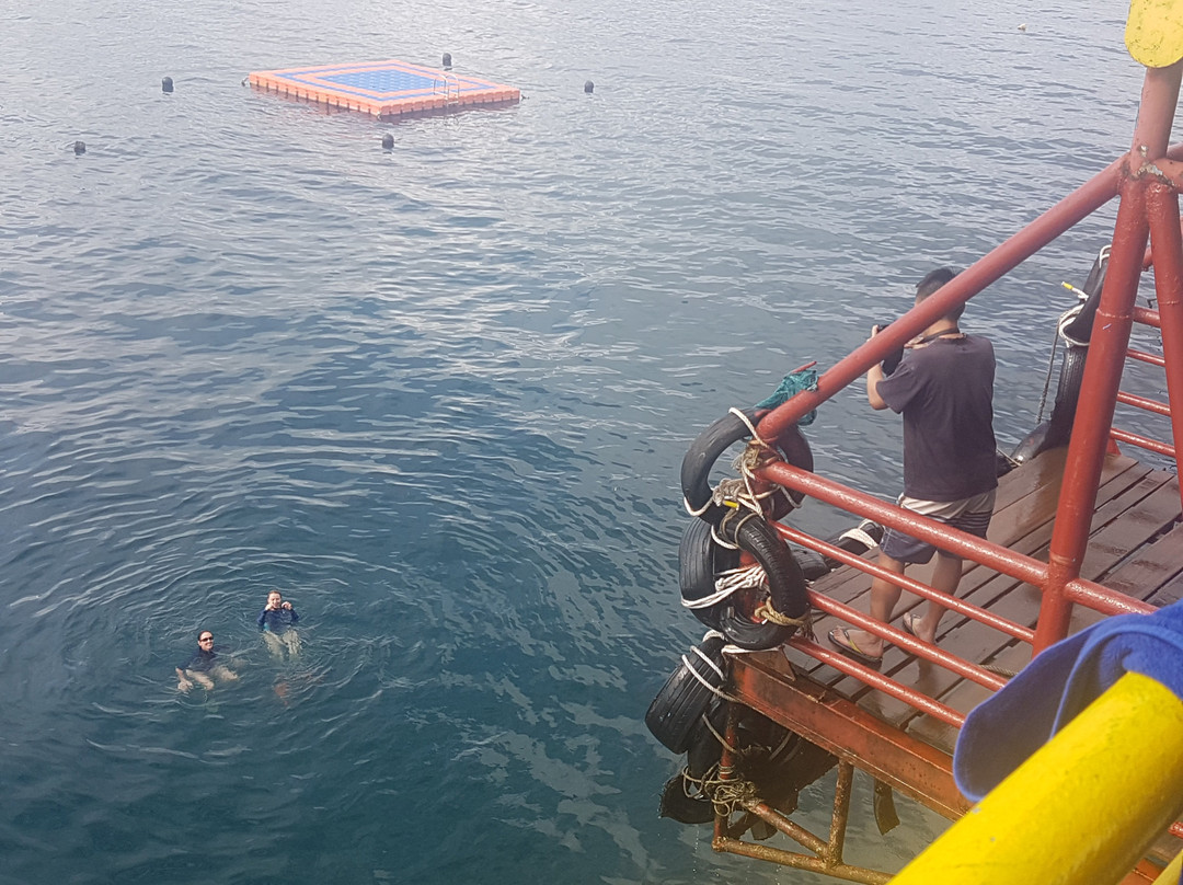 海洋探险潜水度假村主图