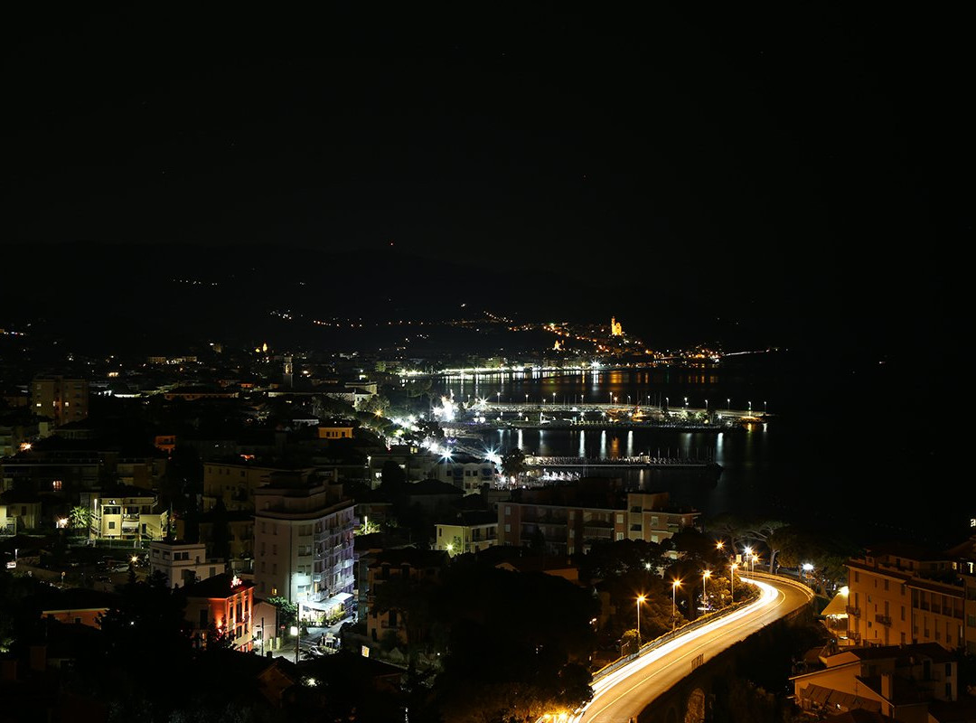 梅特罗波尔酒店主图