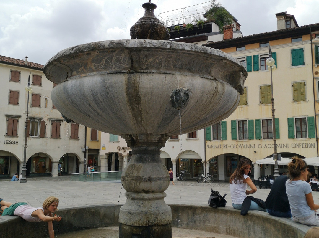Fontana di Giovanni da Udine (1543)景点图片
