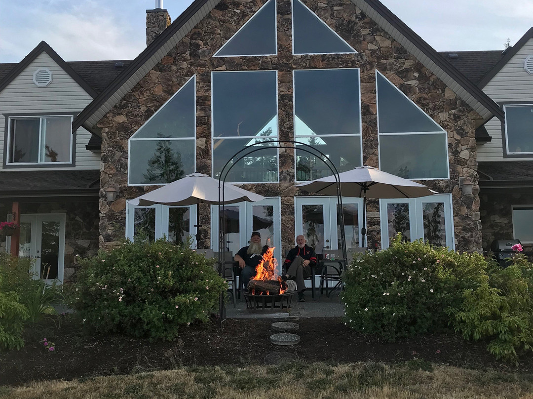 Two Eagles Lodge主图