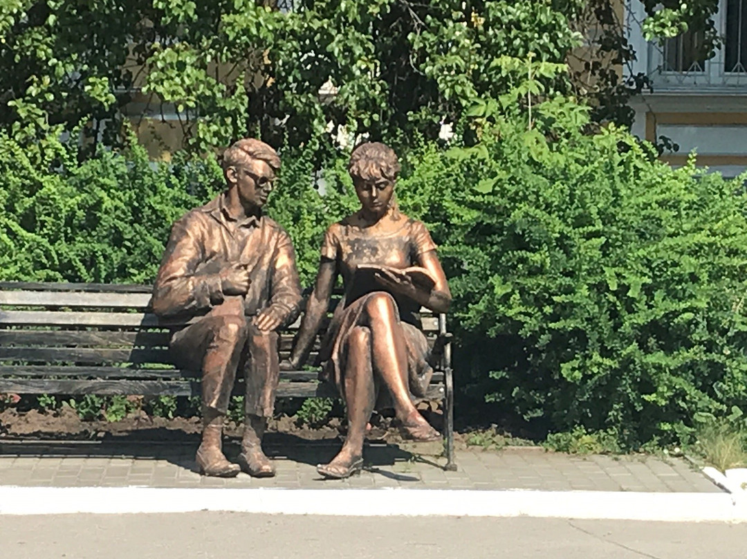 Monument to Shurik and Lida-Ryazan必去景点