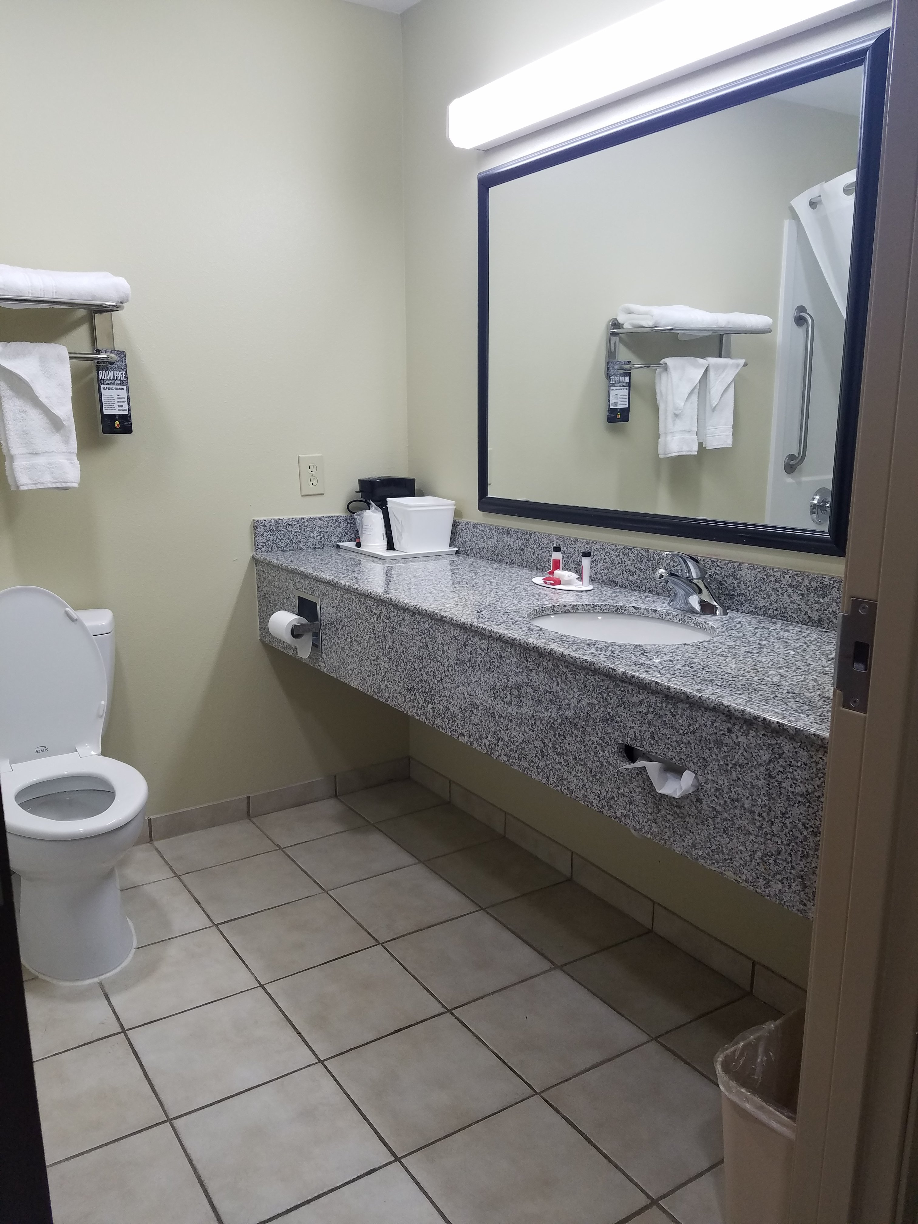 Spark By Hilton Savannah South I-95-浴室