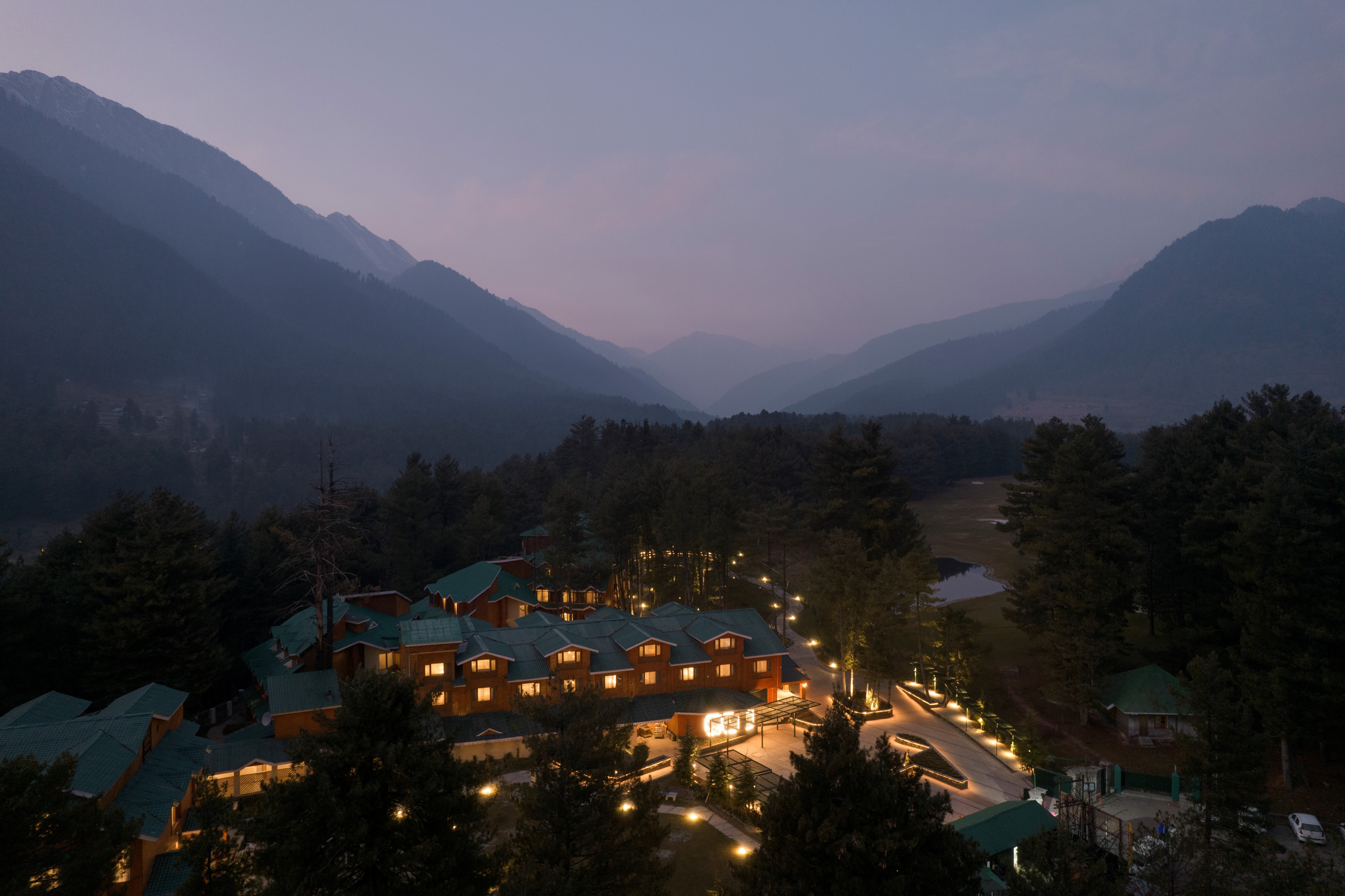 Radisson Golf Resort Pahalgam-浴室