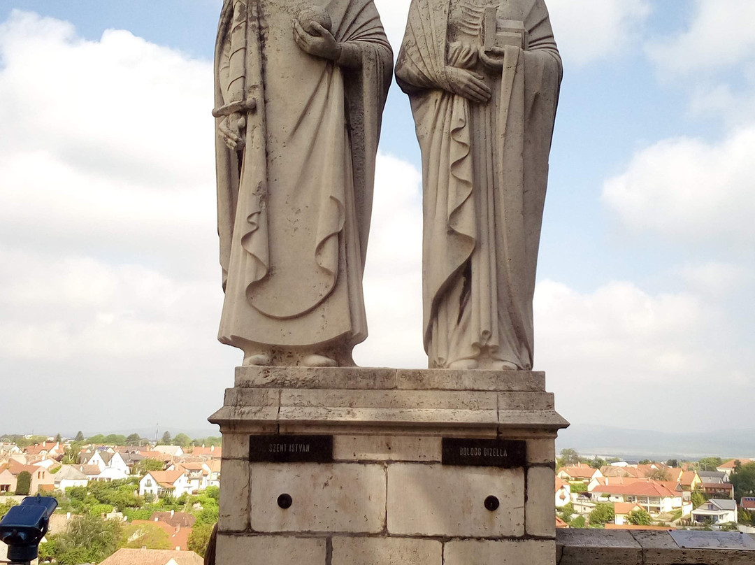 Statue of Szent István and Gizella景点图片