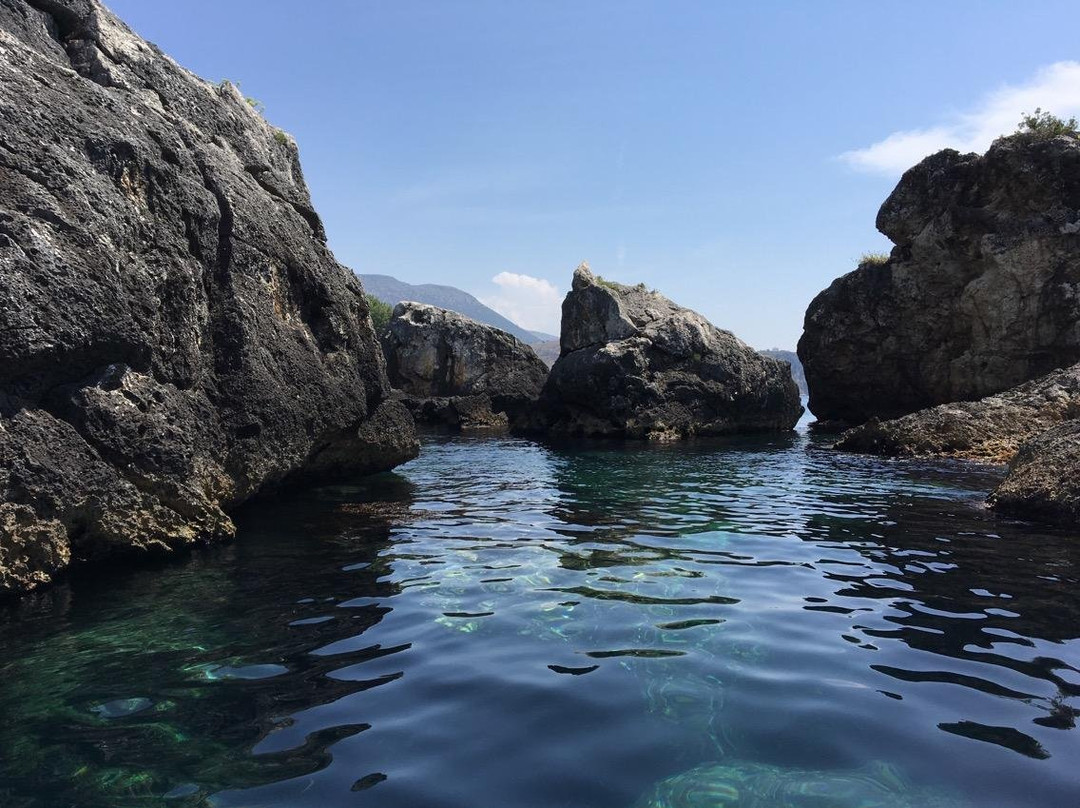 Himara Small Boat Tours景点图片