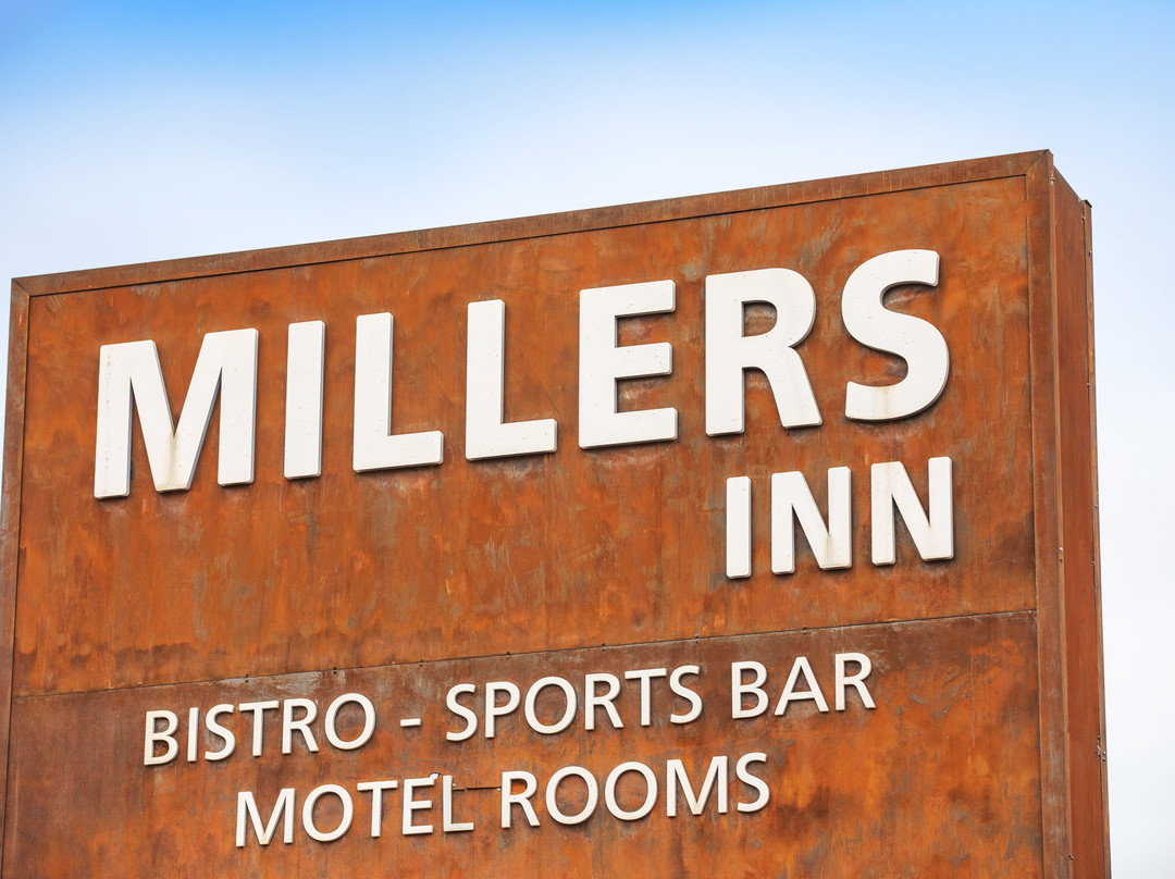 Nightcap at Millers Inn主图