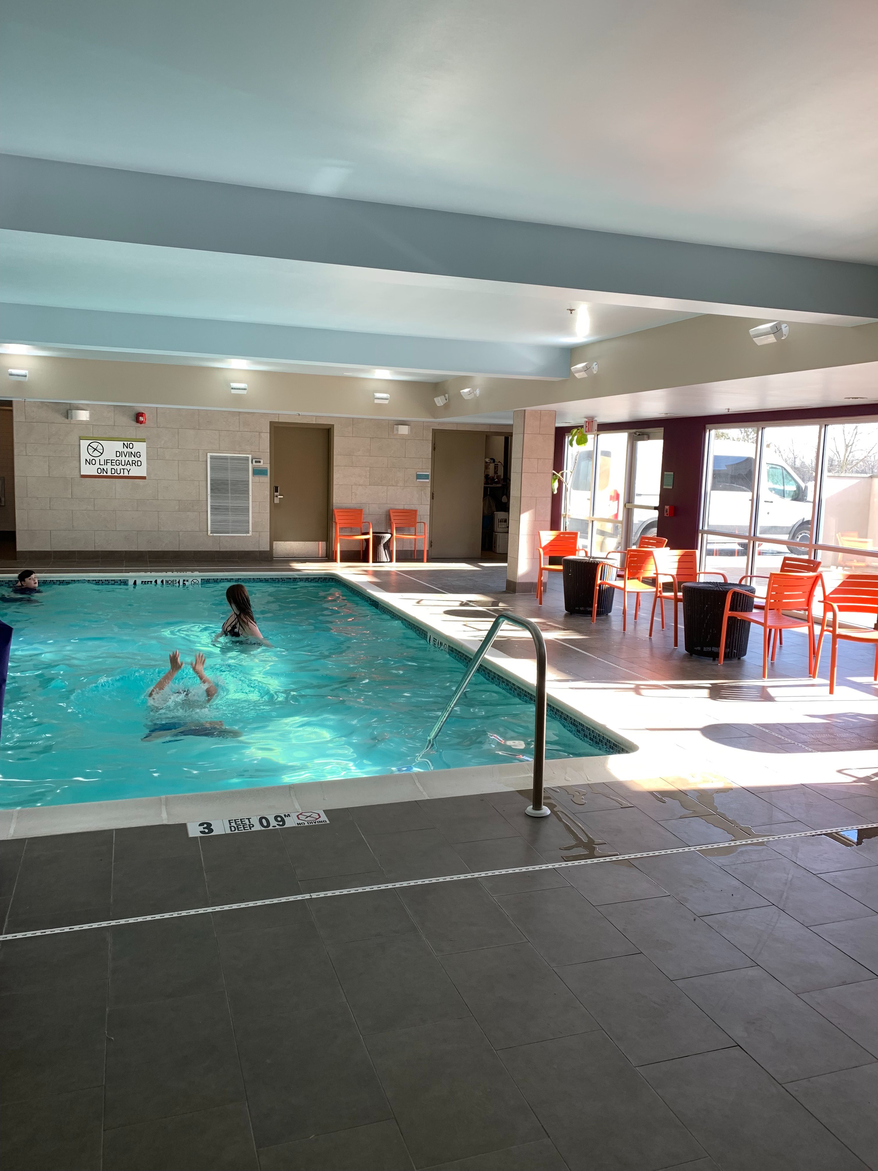 Home2 Suites by Hilton Middletown-泳池