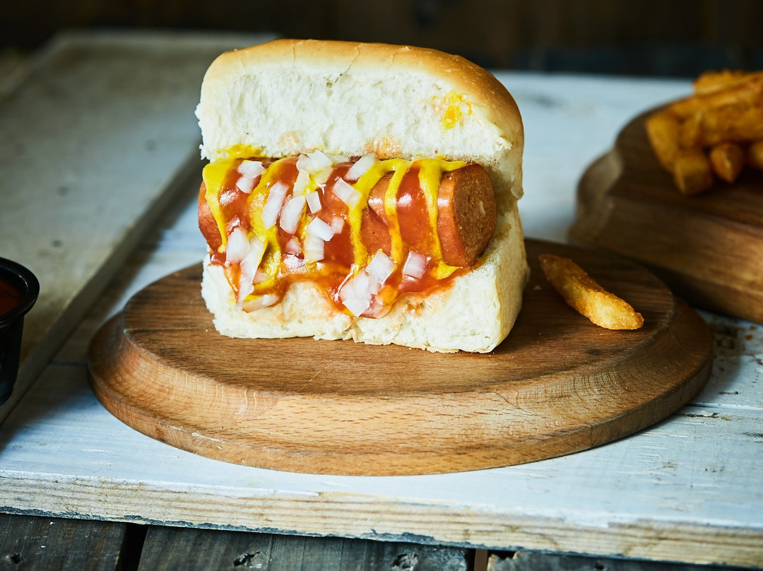 West of Abu Fatira Al-Herafia餐馆和美食-Mustard Burger Joint