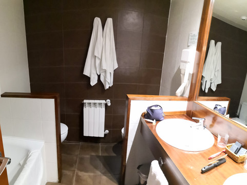 巴瓦斯特罗城市大酒店主图