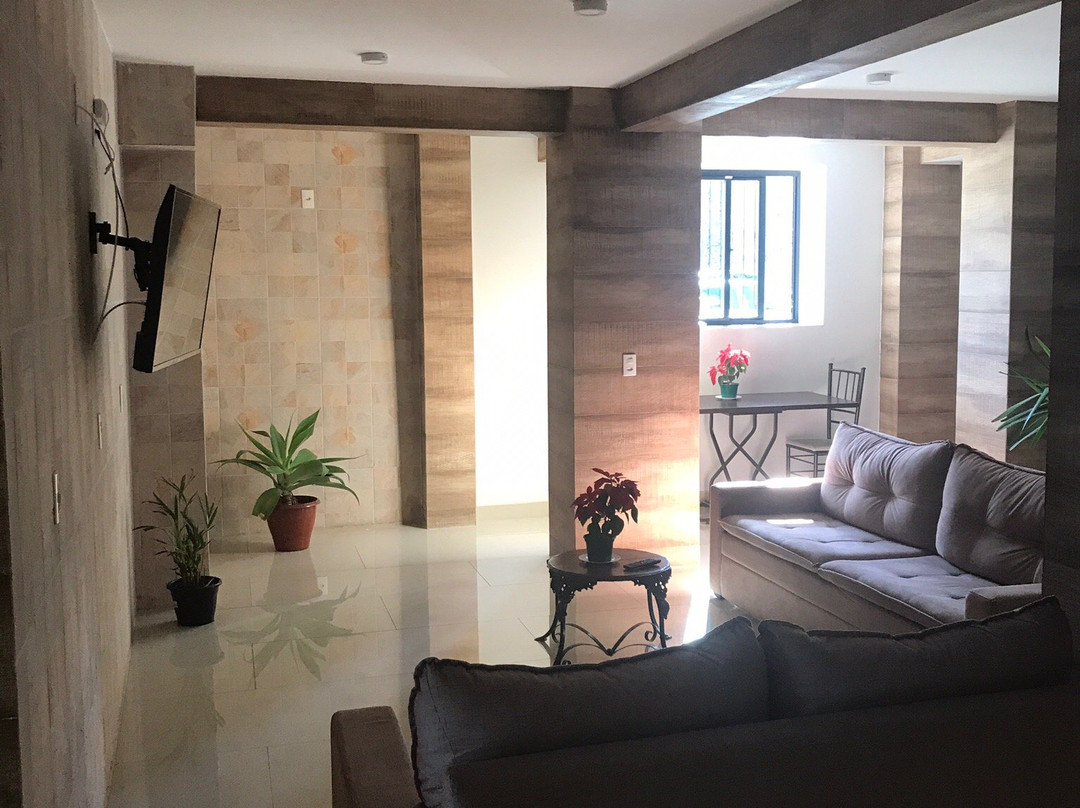 Village Plaza Hotel主图