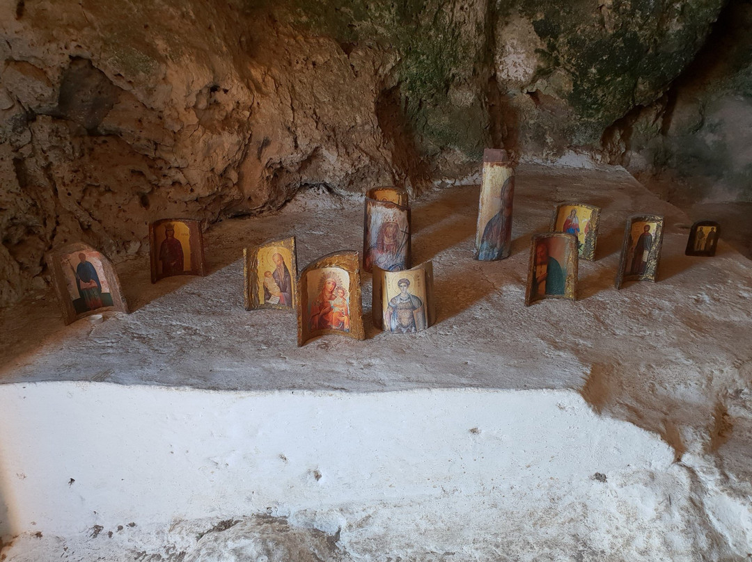 Agioi Saranta Cave Church景点图片