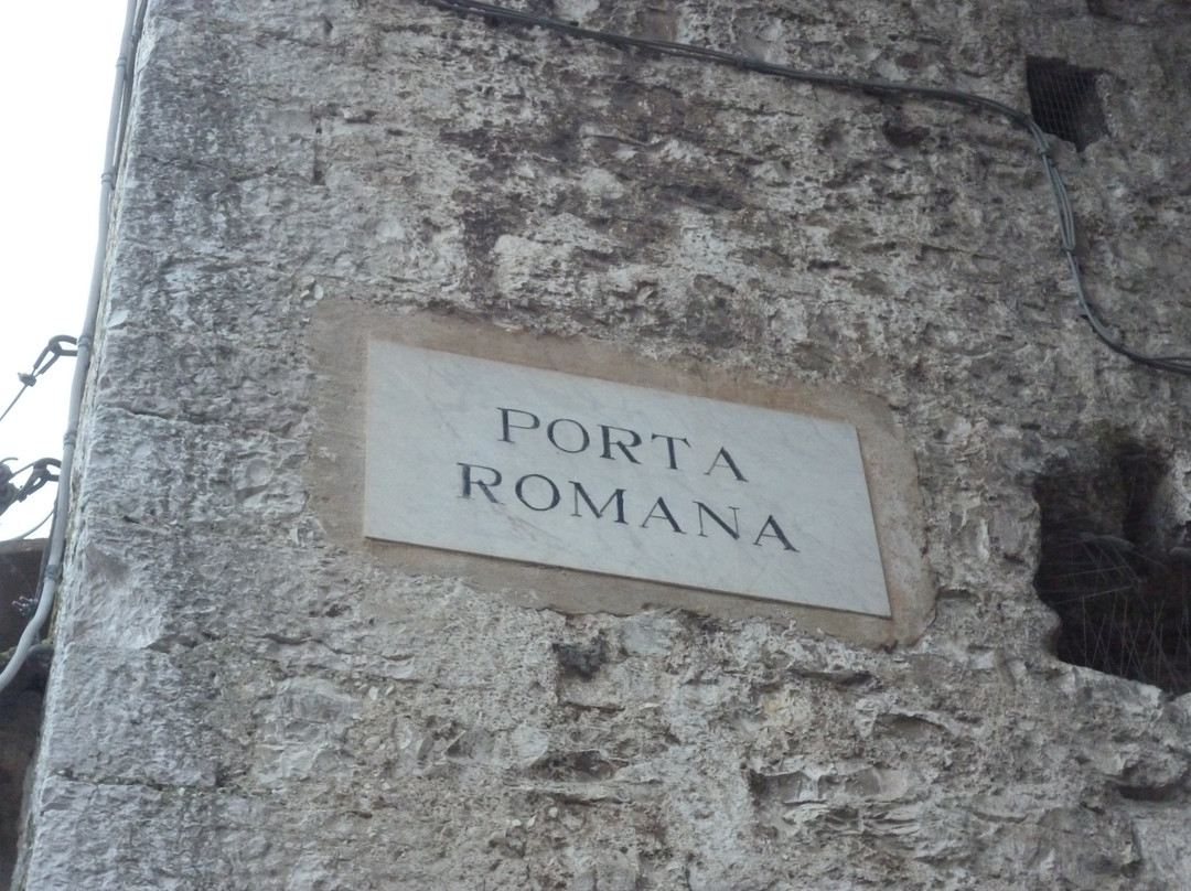 Museo Torre di Porta Romana-古比奥必去景点
