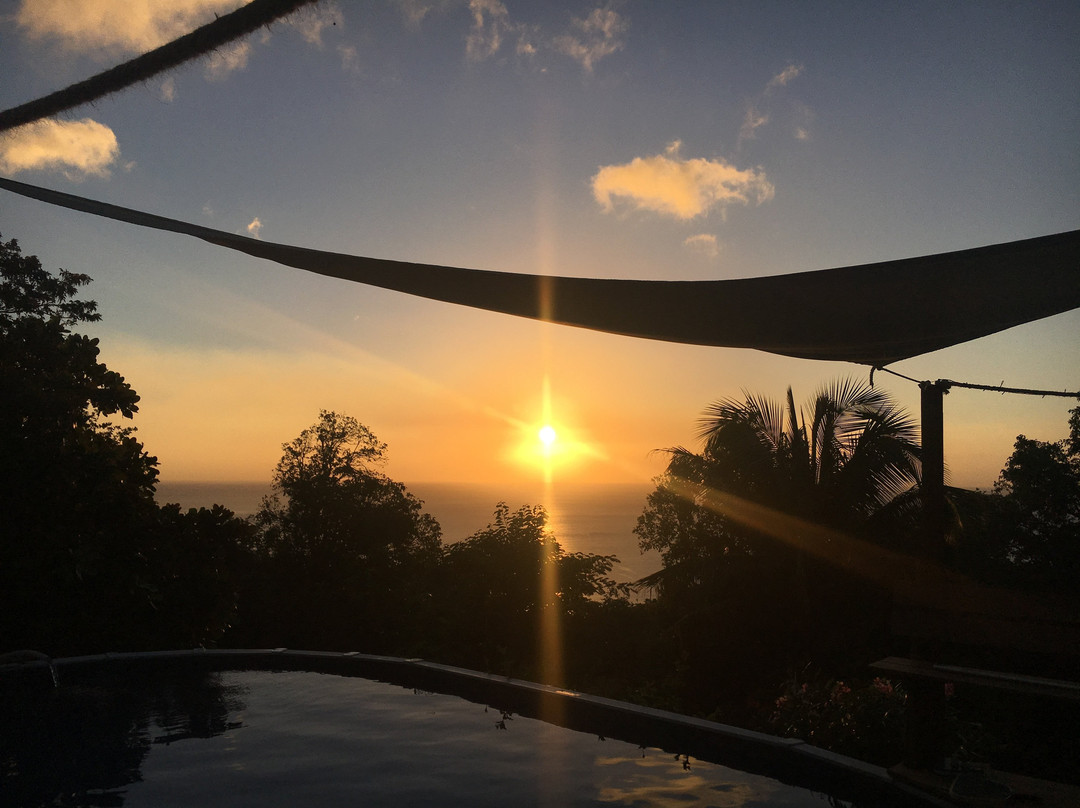 Gingerbread Hill主图