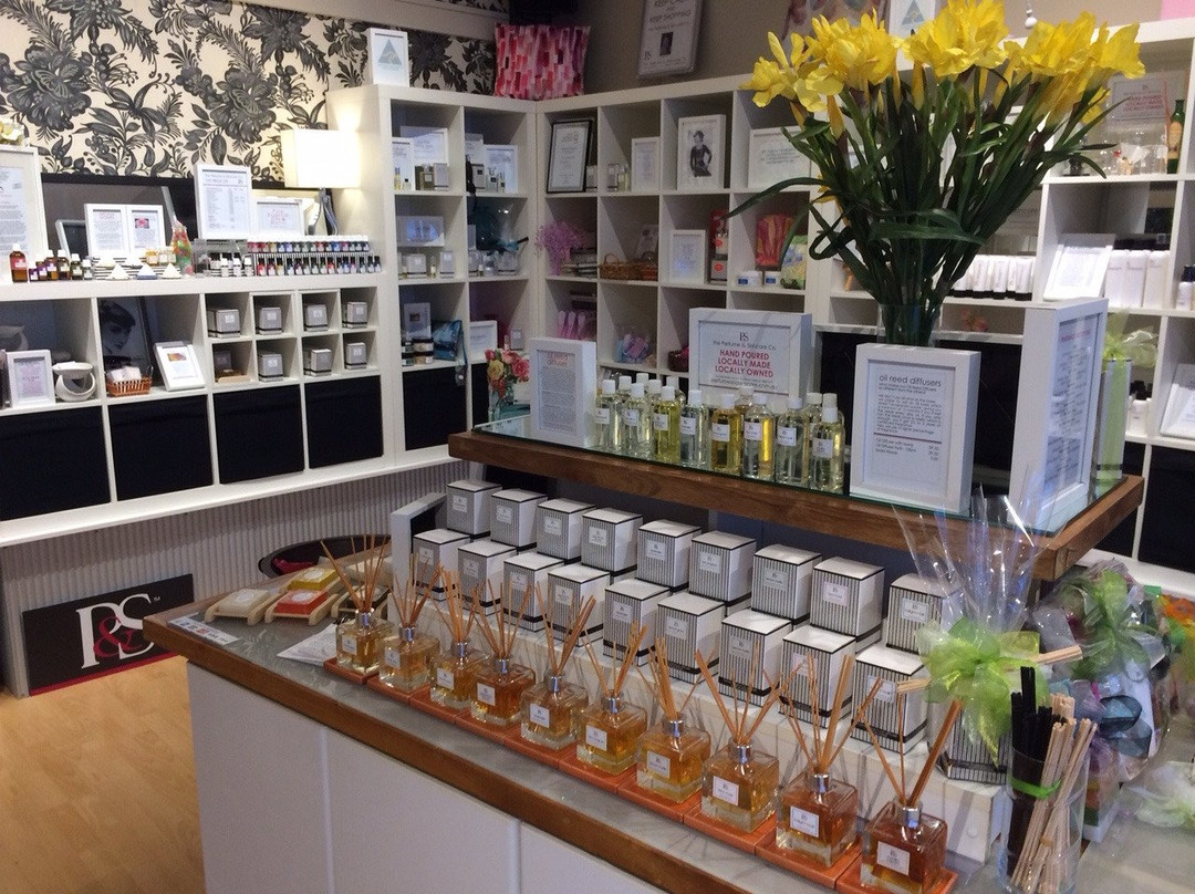 Robertson旅游景点-The Perfume & Skincare Co.