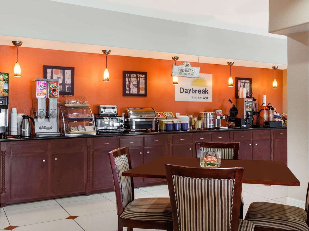 Days Inn & Suites by Wyndham Marquez主图