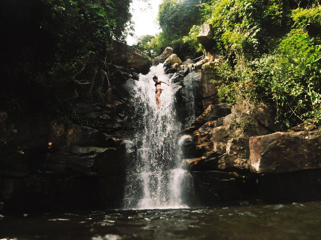 Dandan waterfalls景点图片