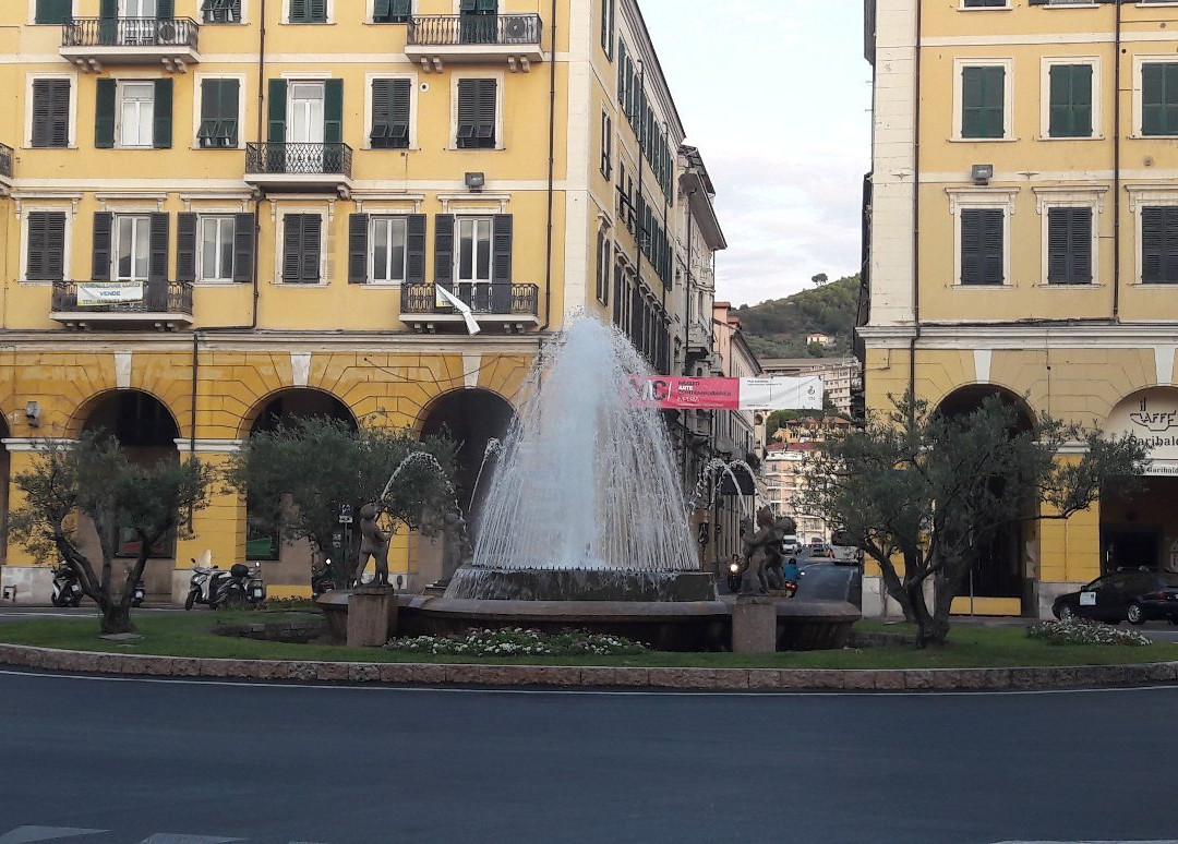 Piazza Dante-因佩里亚必去景点