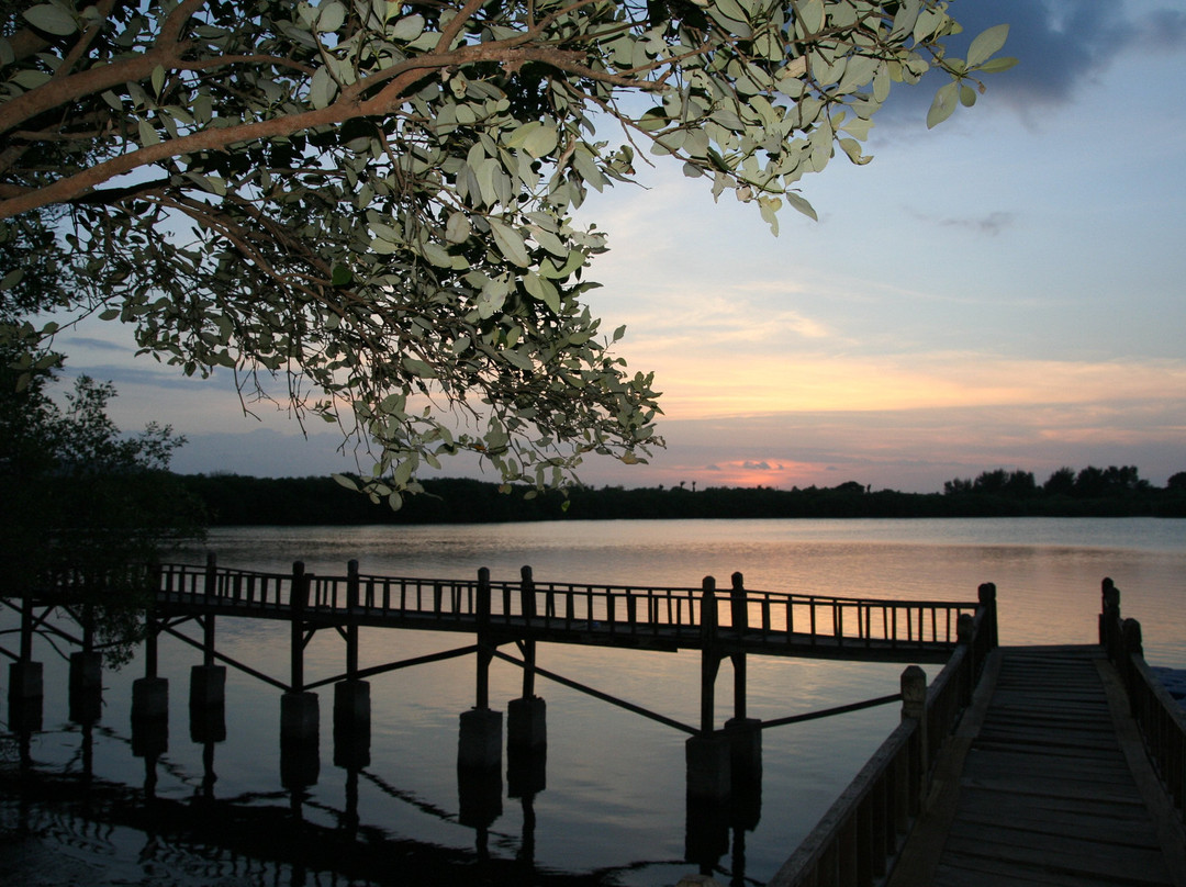 Saltwater Lake景点图片