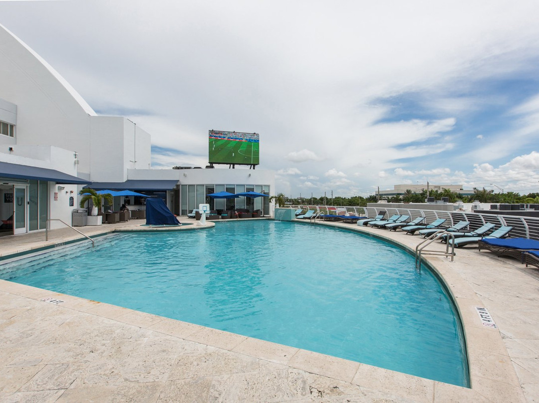 Nuvo Suites Hotel主图