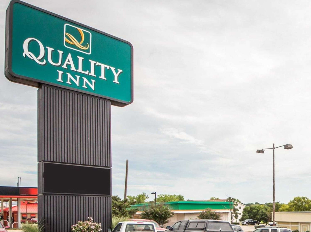 庞卡城品质酒店主图