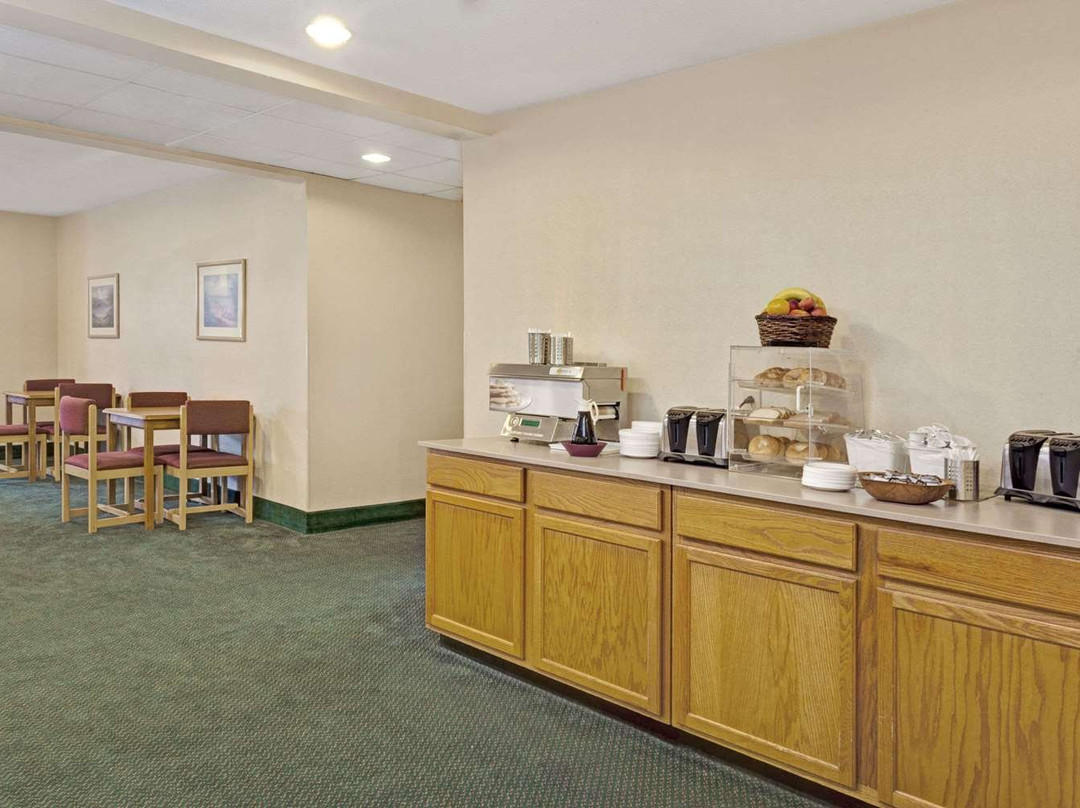 Red Lion Inn & Suites Elk Grove Village主图