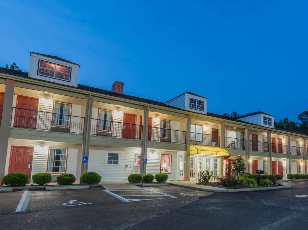 Super 8 by Wyndham Alexander City主图