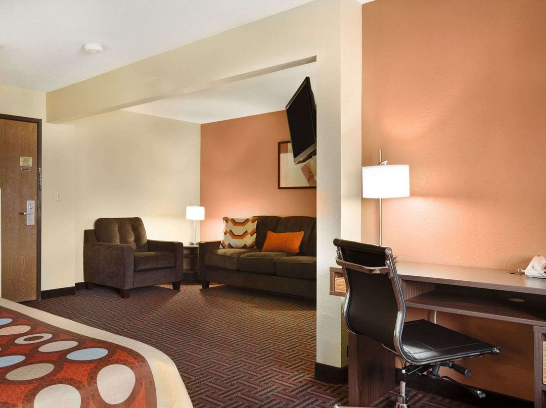 奥尔顿速8酒店主图