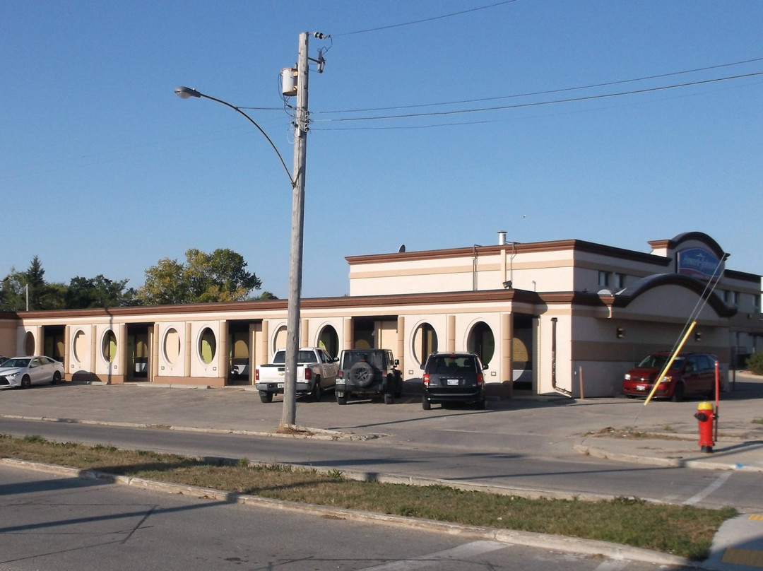 Howard Johnson by Wyndham Winnipeg West主图