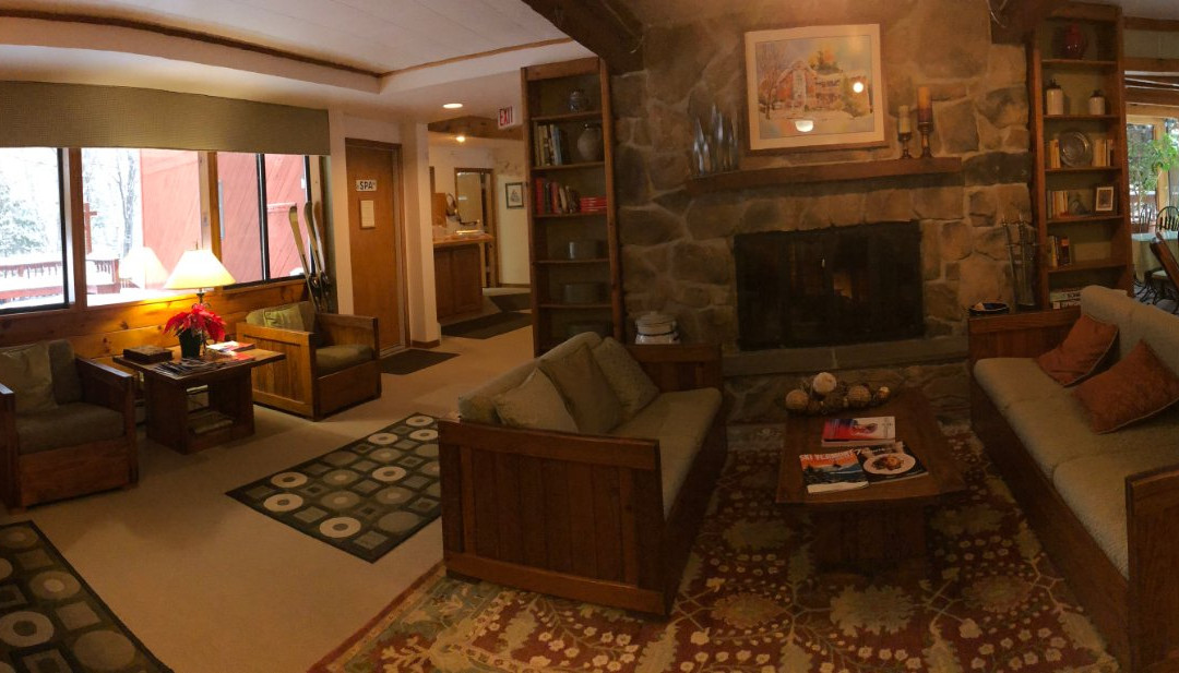 The Snowed Inn主图