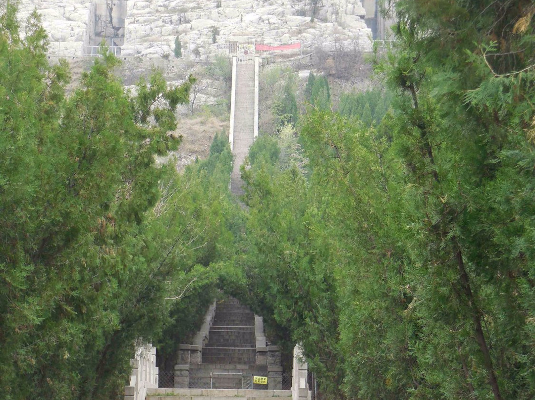曲阜九龙山摩崖墓群-曲阜市必去景点