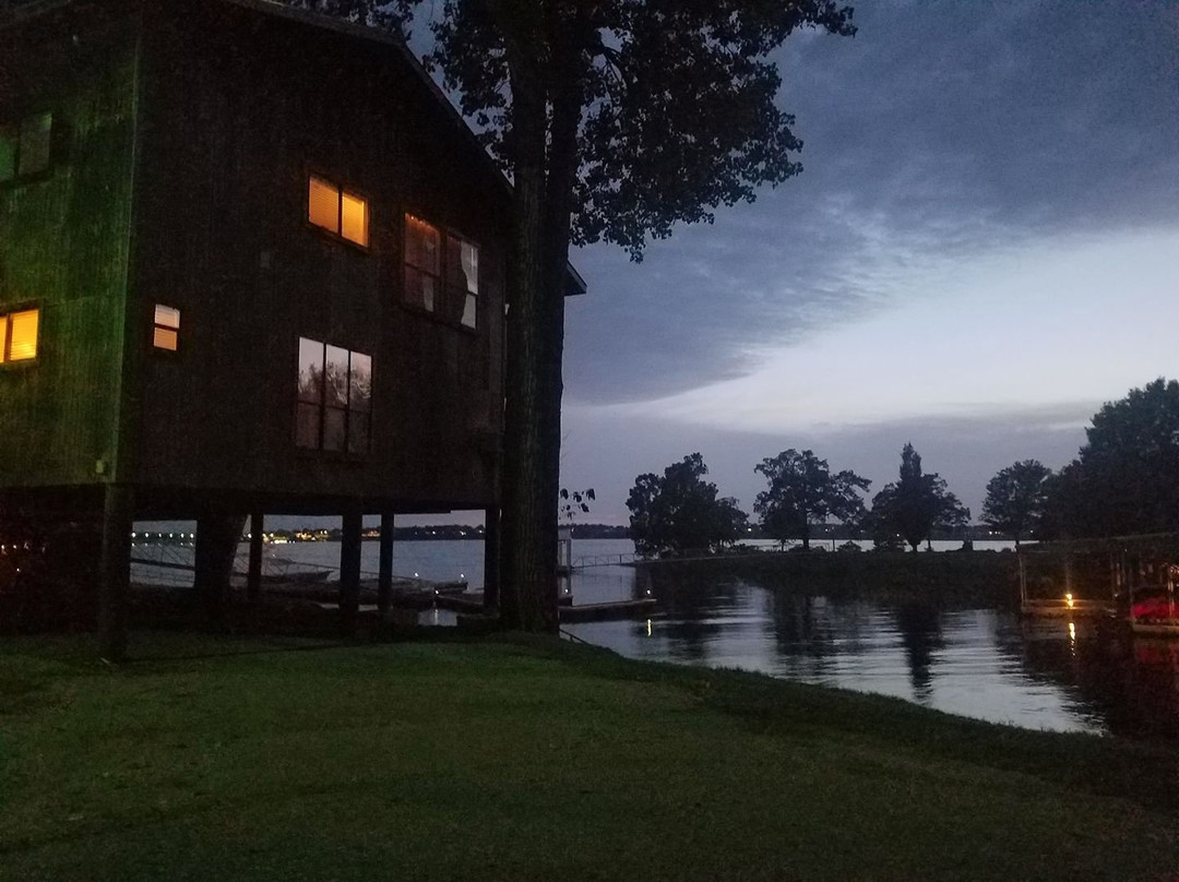 Langley餐馆和美食-Mooneys Sunset Bar & Grill