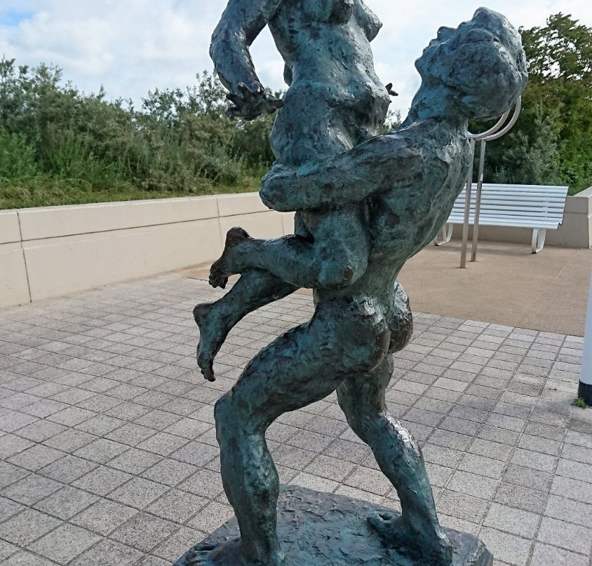 Skulptur "Liebespaar"景点图片