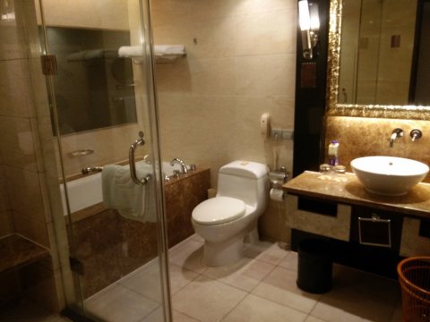 珠海庆华国际大酒店（拱北口岸情侣南路店）-浴室