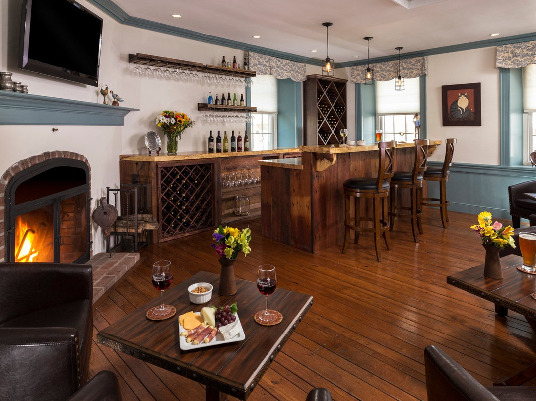 Weathered Vineyards Wine Tasting Room景点图片