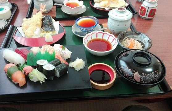 时津町餐馆和美食-Nakatomi