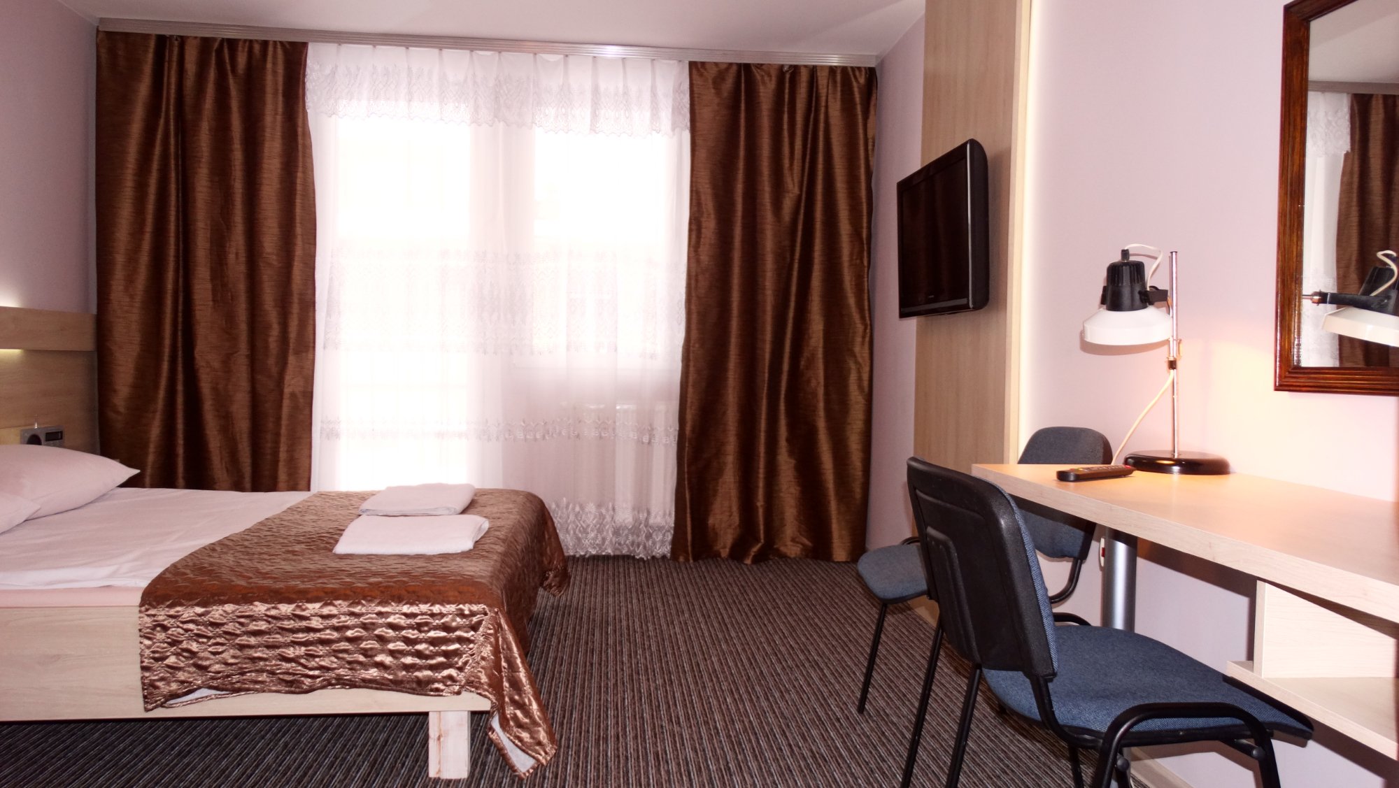 Hotel Junior-官方