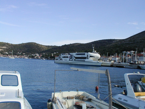 Bejbi bar Vis-维斯必去景点