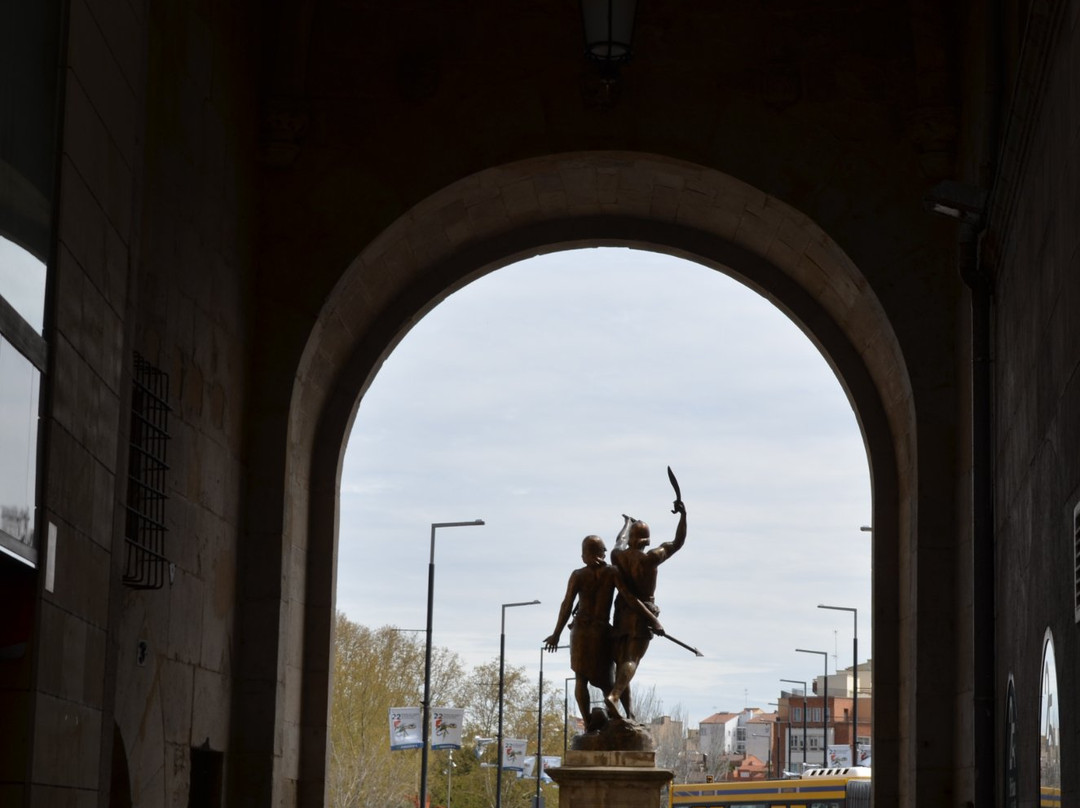 Estatua d'Indíbil i Mandoni景点图片