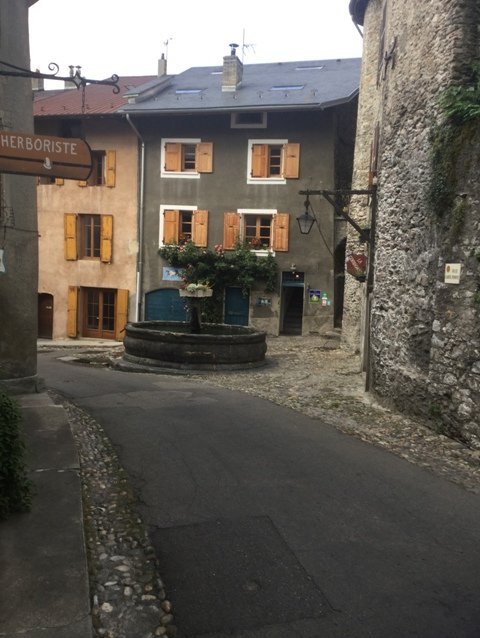 Au Cheval Blanc-官方