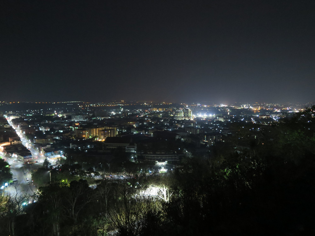 Wat Woranat Banphot-那空沙旺必去景点