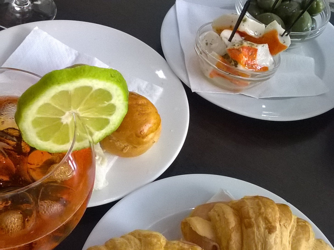 Bar Black e White-阿尔塔穆拉必去景点