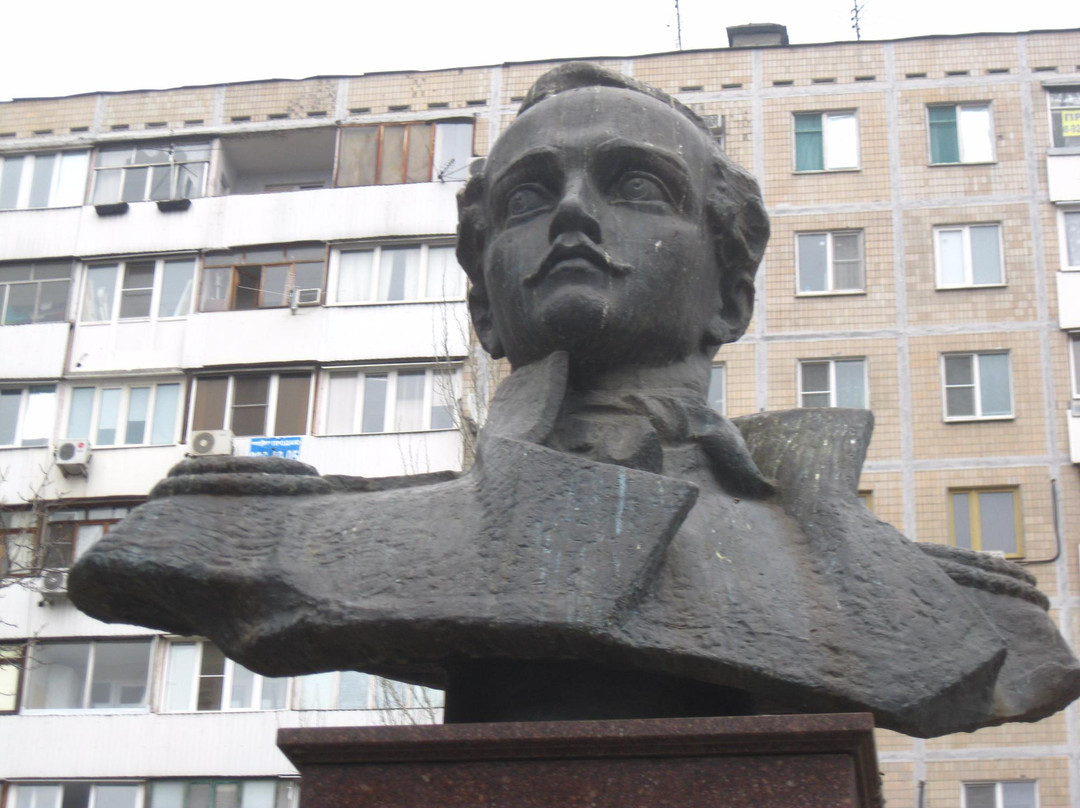Monument-bust of Lermontov景点图片