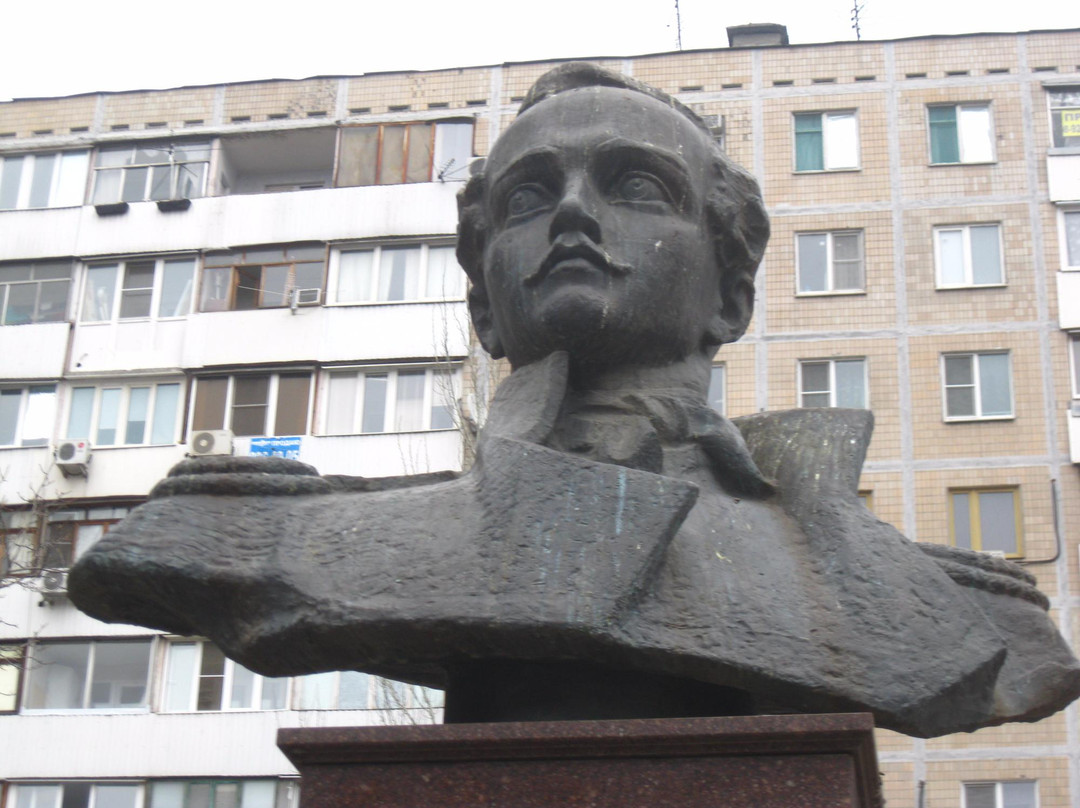Monument-bust of Lermontov-罗斯托夫必去景点