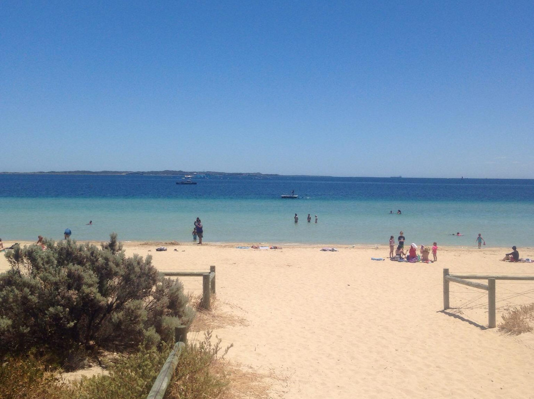 Rockingham Beach景点图片