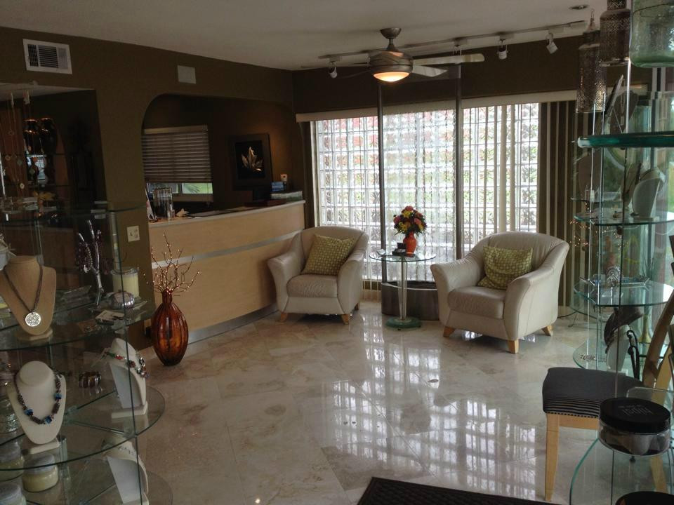 Jacqueline's Salon & Day Spa-特雷热岛必去景点